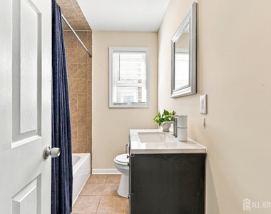 74 Elmwood Avenue - Photo Thumbnail 14