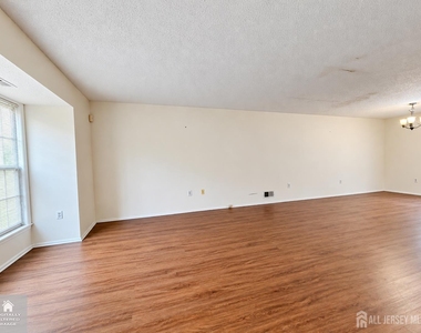 29 Albury Way - Photo Thumbnail 4