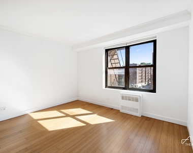 295 Bennett Avenue - Photo Thumbnail 1