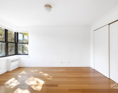 295 Bennett Avenue - Photo Thumbnail 3