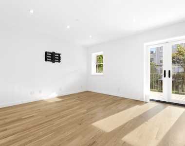 467 Hicks Street - Photo Thumbnail 3