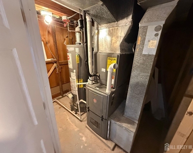 35 Maplewood Avenue - Photo Thumbnail 16