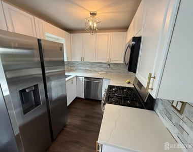 35 Maplewood Avenue - Photo Thumbnail 8