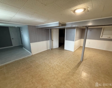 35 Maplewood Avenue - Photo Thumbnail 11