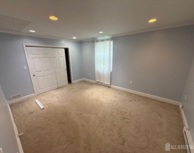 35 Maplewood Avenue - Photo Thumbnail 9