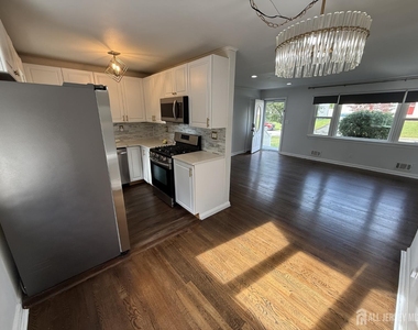 35 Maplewood Avenue - Photo Thumbnail 7