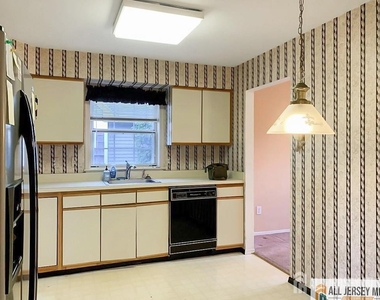 3 Edinburgh Drive - Photo Thumbnail 2