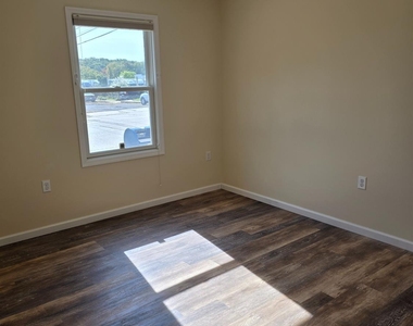 53 Ford Avenue - Photo Thumbnail 9