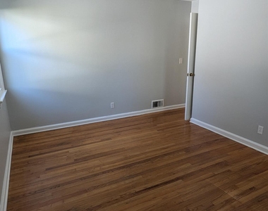305 E Street - Photo Thumbnail 13