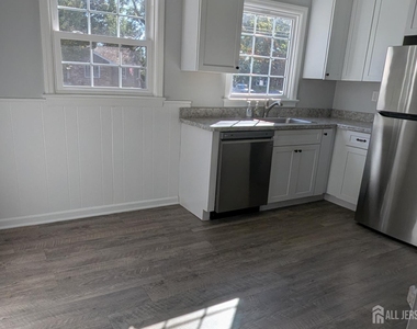 305 E Street - Photo Thumbnail 3