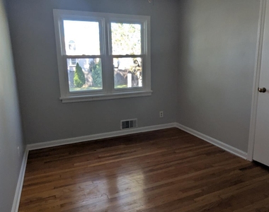 305 E Street - Photo Thumbnail 12