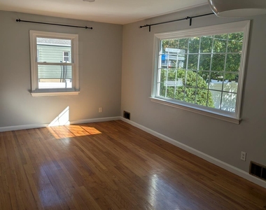305 E Street - Photo Thumbnail 7