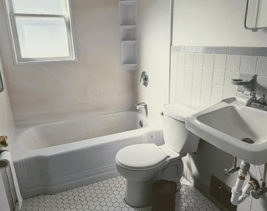 305 E Street - Photo Thumbnail 10