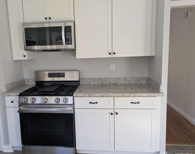 305 E Street - Photo Thumbnail 4