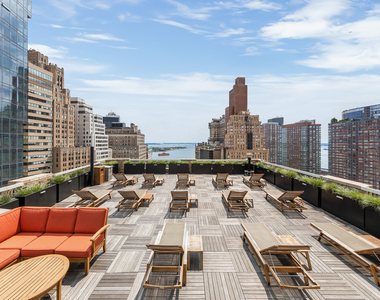 88 Greenwich Street - Photo Thumbnail 6
