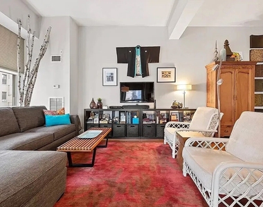 88 Greenwich Street - Photo Thumbnail 1