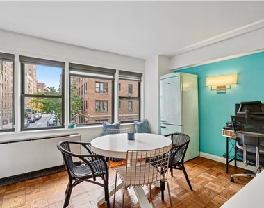 55 E 9th Street - Photo Thumbnail 1