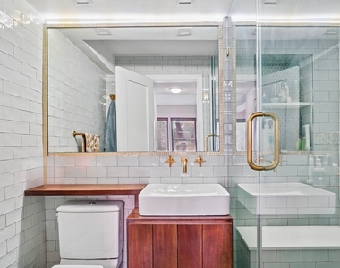 55 E 9th Street - Photo Thumbnail 3