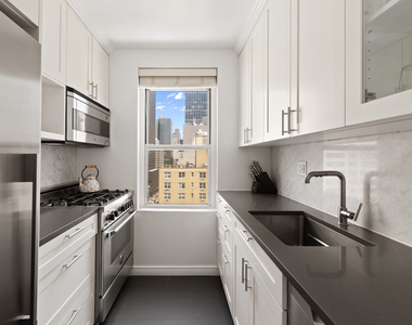 201 E 36th Street - Photo Thumbnail 5