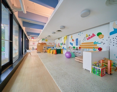 184 Kent Avenue - Photo Thumbnail 3