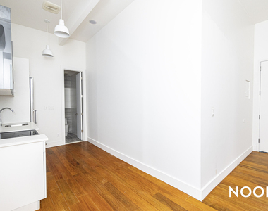 228 Kingsland Avenue - Photo Thumbnail 10