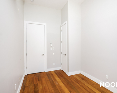 228 Kingsland Avenue - Photo Thumbnail 5