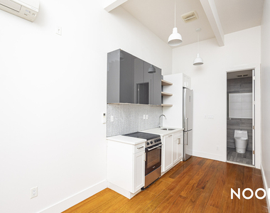 228 Kingsland Avenue - Photo Thumbnail 1