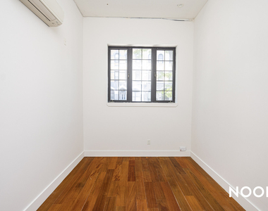 228 Kingsland Avenue - Photo Thumbnail 7