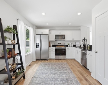 242 Blue Ridge Avenue - Photo Thumbnail 13