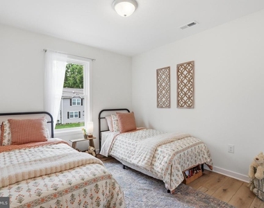 242 Blue Ridge Avenue - Photo Thumbnail 22