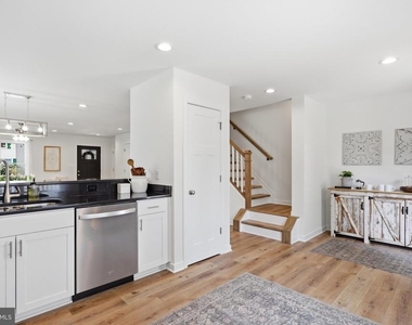 242 Blue Ridge Avenue - Photo Thumbnail 16