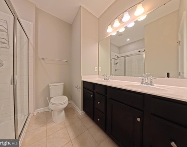 702 River Crest Way - Photo Thumbnail 5