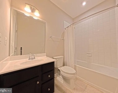 702 River Crest Way - Photo Thumbnail 7
