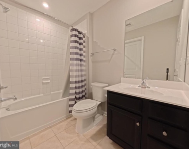 702 River Crest Way - Photo Thumbnail 10