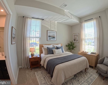 702 River Crest Way - Photo Thumbnail 9