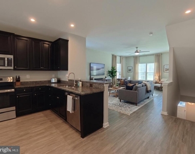 702 River Crest Way - Photo Thumbnail 1