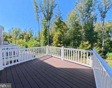 702 River Crest Way - Photo Thumbnail 3