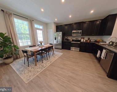 702 River Crest Way - Photo Thumbnail 2