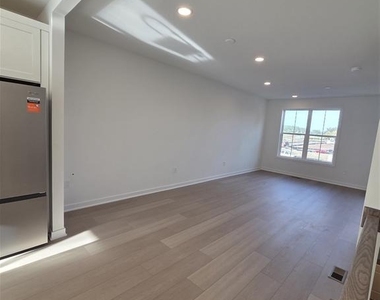 25039 Deselby Square - Photo Thumbnail 3