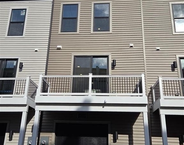 25039 Deselby Square - Photo Thumbnail 1