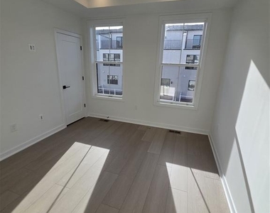 25039 Deselby Square - Photo Thumbnail 5