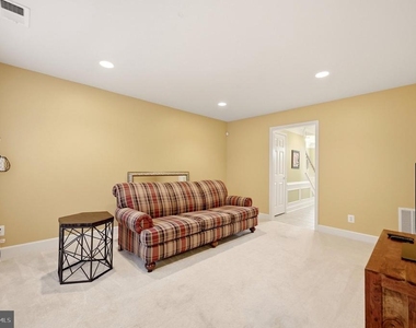 197 Great Laurel Square Se - Photo Thumbnail 5