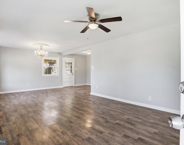 303 W Church Road - Photo Thumbnail 3