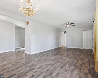 303 W Church Road - Photo Thumbnail 5