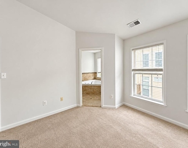2833 Grace Forest Place - Photo Thumbnail 14