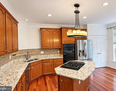 2833 Grace Forest Place - Photo Thumbnail 11