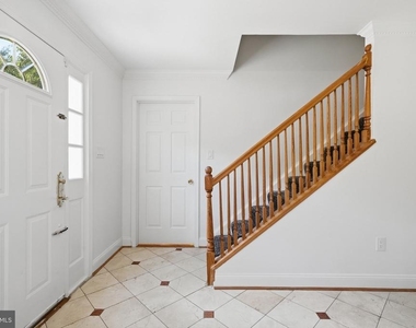 6503 Anna Maria Court - Photo Thumbnail 3