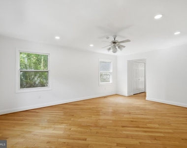 6503 Anna Maria Court - Photo Thumbnail 6