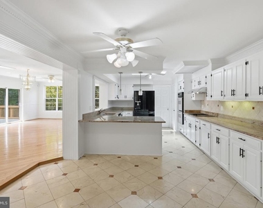 6503 Anna Maria Court - Photo Thumbnail 15