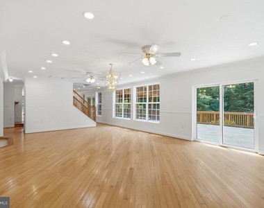 6503 Anna Maria Court - Photo Thumbnail 13